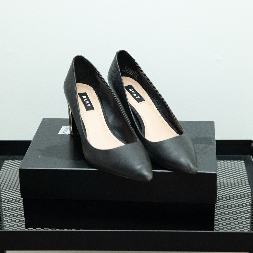 DKNY Black Leather Pointed Toe Heels – Size 7.5